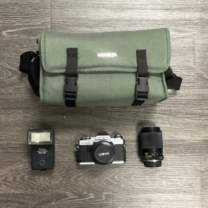 MINOLTA X-370 SLR CAMERA WITH TWO LENSES AND A FLASH IN BAG