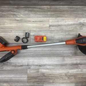 BLACK & DECKER 18V TRIMMER NST2118
