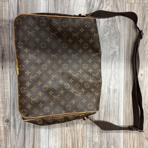 Louis Vuitton Messenger Bag