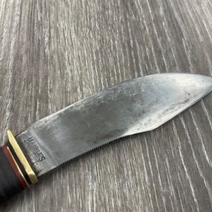 1930'S MARBLES GLADSTONE WOOD KNIFE WITH LEATHER HANDLE AND SHEATH