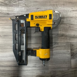 DEWALT 16G FINISH NAILER  dwfp71917