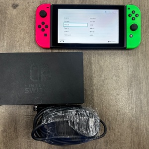 NINTENDO SWITCH W/ DOCK & CHARGER