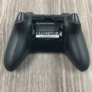 XBOX ONE BLACK CONTROLLER MISSING BACK