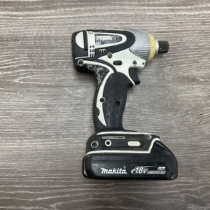 MAKITA 18V IMPACT DRIVER W/BATTERY