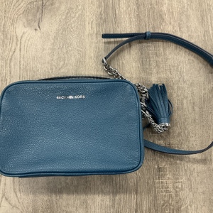 MICHAEL KORS TEAL MUEDIUM PURSE