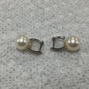 14kt WG 2.5GR Pearl Diamond Earrings
