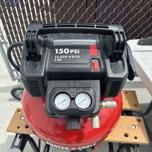 PORTER CABLE C2002 6 GALLON AIR COMPRESSOR