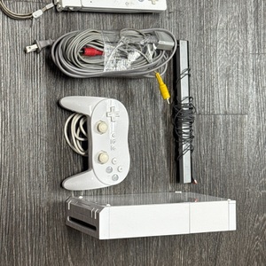 NINTENDO WII GAMING SYSTEM WITH CONTROLLER, CORDS, AND SENSOR BAR