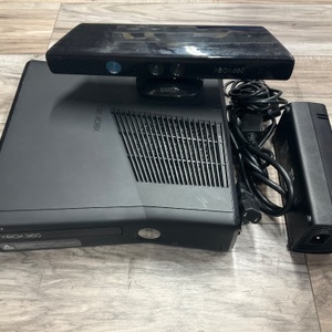 XBOX 360 W/KINECT NO CONTROLLER 1439