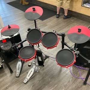 ALESIS DM7X ELECTRIC DRUM KIT W/ 2 FOOT PEDALS