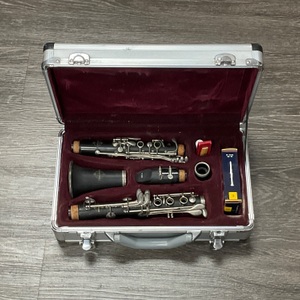SUZUKI MUSIQUE CLARINET W/ CASE