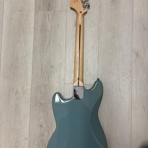 Squier MUSTANG