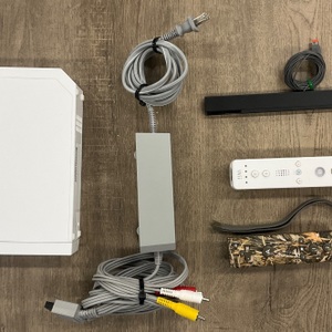 NINTENDO WII RVL-101 GAMING CONSOLE