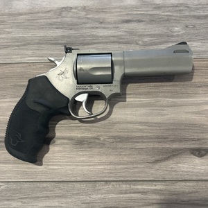 TAURUS TRACKER 44 MAG REVOLVER