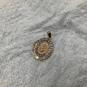 14K YG 1.6gr Mary White Stone Pendant