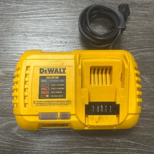 DEWALT DCB118 FAST BATTERY CHARGER