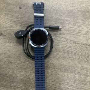 SAMSUNG GALAXY WATCH ULTRA SM-L705U W/CHARGER 