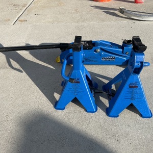 POWER TORQUE 2 TON JACK W/ STANDS