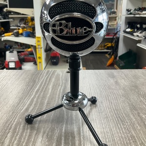 BLUE SNOWBALL MICROPHONE WITH STAND