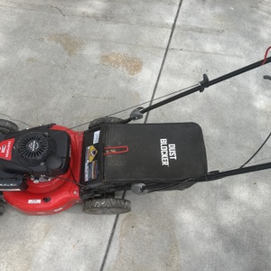 CRAFTSMAN LAWNMOWER SELF PROPELLED WITH BAG 12avb2aq793