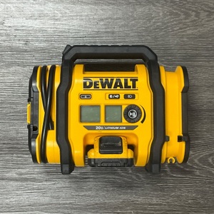DEWALT TIRE INFLATOR WITH 3AH BATTERY