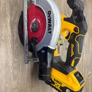 DEWALT 6 1/2" SIDEWINDER STYLE CIRCULAR SAW