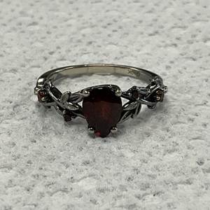 10K White Gold Red Stone Red Stone Ring 2.7gr Size 7