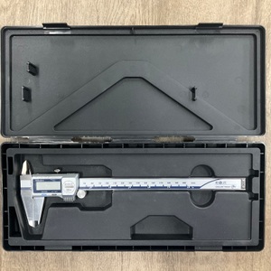 MITUTOYO CD-"P8 DIGITAL CALIPER 