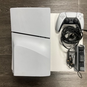 SONY PS5 SLIM DISC W/BOX & CONTROLLER CHARGER