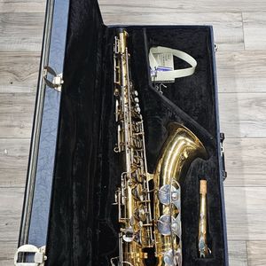 VITO ALTO SAXOPHONE WITH CASE