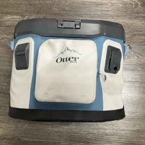 OtterBox Trooper 20-quart Cooler (AS-IS) LATCH IS BROKEN 