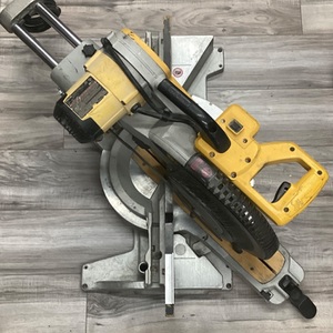 DEWALT DWS780 12" DOUBLE BEVEL 15 AMP SLIDING MITER SAW