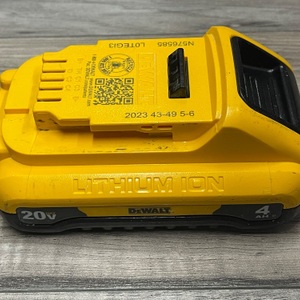 DEWALT 4AH BATTERY DCB240