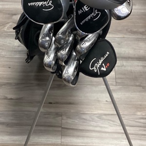 NICKLAUS V-18 GOLF CLUB SET