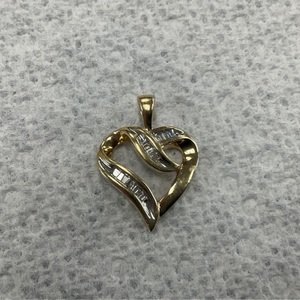 10K Yellow Gold Diamond Heart Pendant 1.6gr