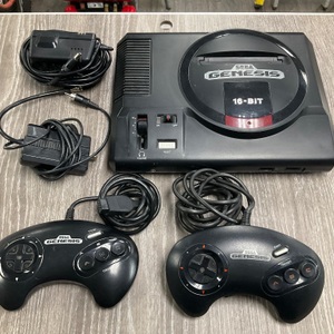 SEGA GENESIS 1601 CONSOLE WITH CABLES AND TWO CONTROLLERS 