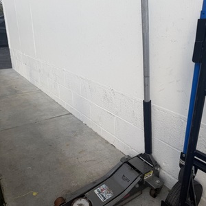 PITTSBURGH 2.5 TON HEAVY DUTY JACK