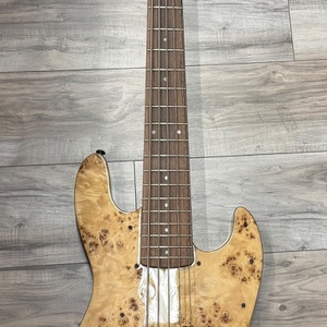 MICHAEL KELLY ELEMENT 5R BASS GUITAR