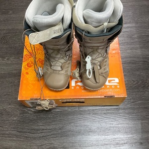 RIDE MUSE KHAKI SNOWBOARD BOOTS SIZE 6.5 W 