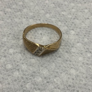 14K Yellow Gold 3.8gr Three Stone Ring Size 11