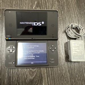 NINTENDO UTL-001 DSI XL WITH CHARGER