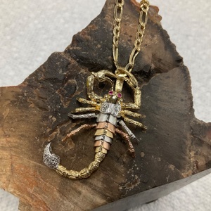 14K Tricolor Scorpion Pendant w/ 24" Yellow Gold Figaro Necklace 11.5gr 