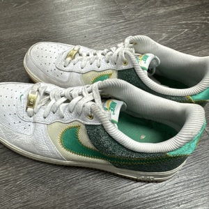 IH4961-323 The Nike Air Force 1 Low Drapes A Satin Swoosh Size 13