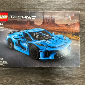 LEGO 42217 TECHNIC 732 PC CHEVROLET CORVETTE STINGRAY BUILDING SET