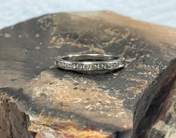 14K White Gold Diamond Anniversary Ring 1.7gr Size 5