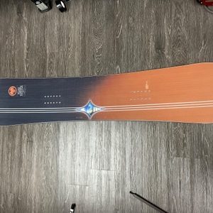 NEVER SUMMER SWIFT SNOWBOARD 162CM