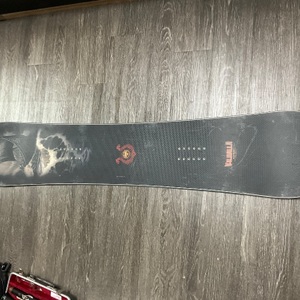 NEVER SUMMER VALHALLA 164CM SNOWBOARD