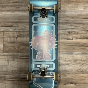 GIRL HELLO KITTY BENNETT SKATEBOARD